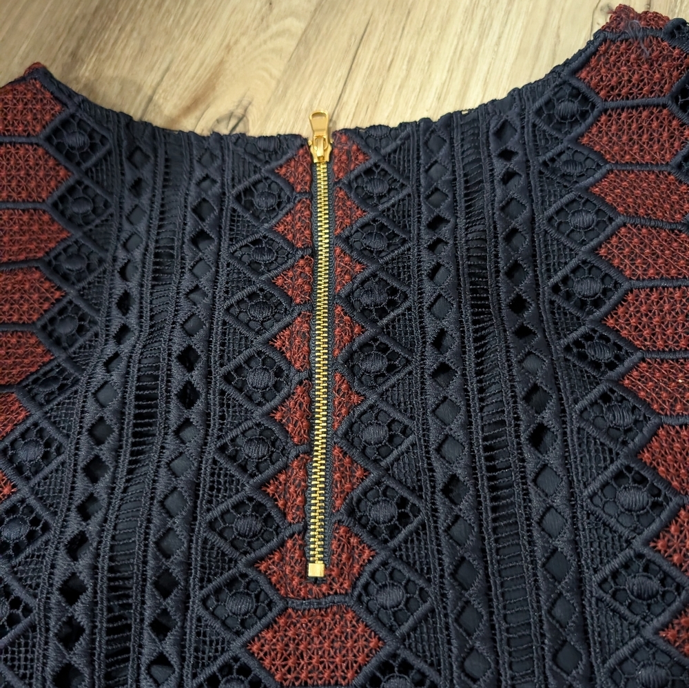 Trina Turk, XL, Debutante‎ Crochet Style Sleeveless Blouse, Navy/Maroon - Picture 5 of 8
